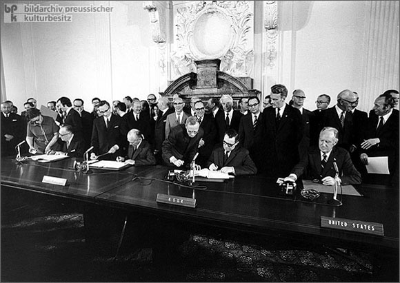 Signing the Quadripartite Agreement on Berlin (June 3, 1972)